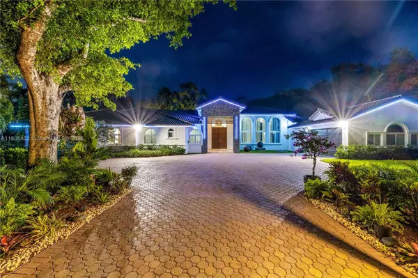 Pinecrest, FL 33156,8941 SW 65th Ct