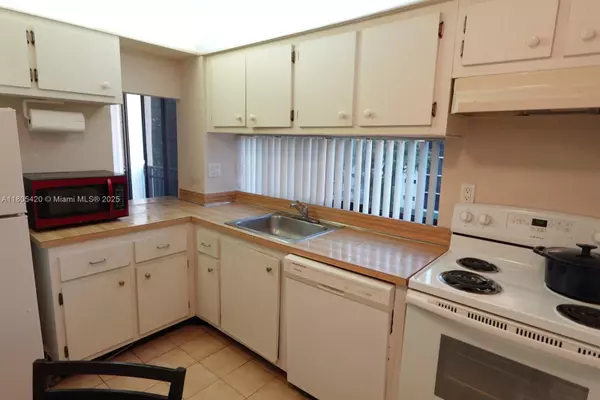 Sunny Isles Beach, FL 33160,17011 N Bay Rd #408