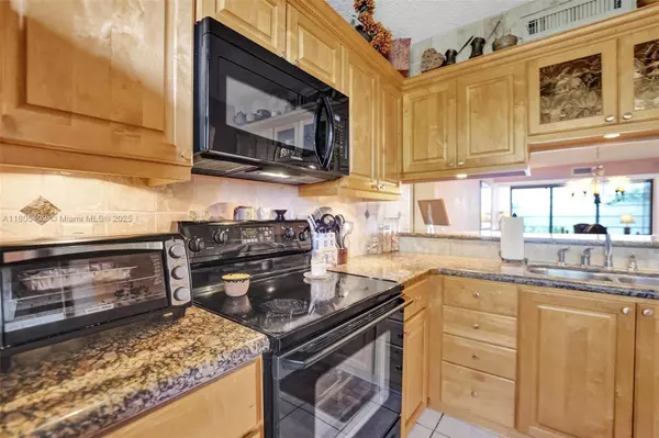 Davie, FL 33324,1510 Whitehall Dr #402