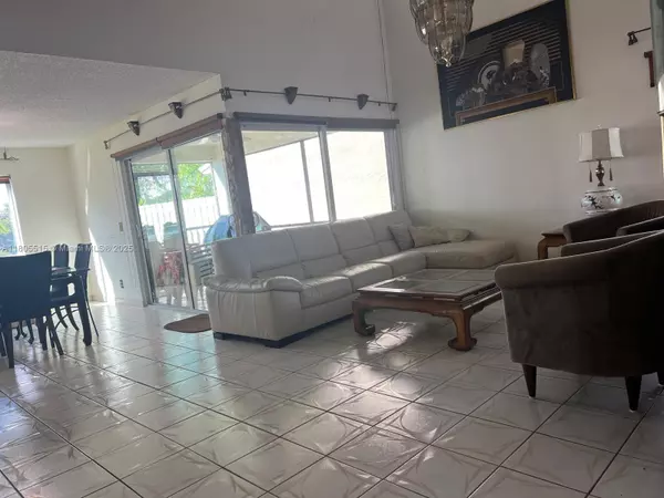Plantation, FL 33324,897 NW 97th Ave
