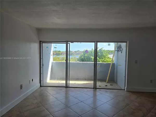Miami, FL 33172,9375 Fontainebleau Blvd #L433