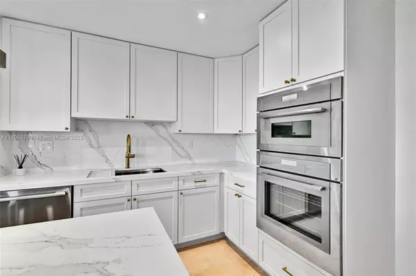 Coral Gables, FL 33158,13637 Deering Bay Dr #261