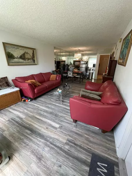 7400 NW 17th St #209, Plantation, FL 33313