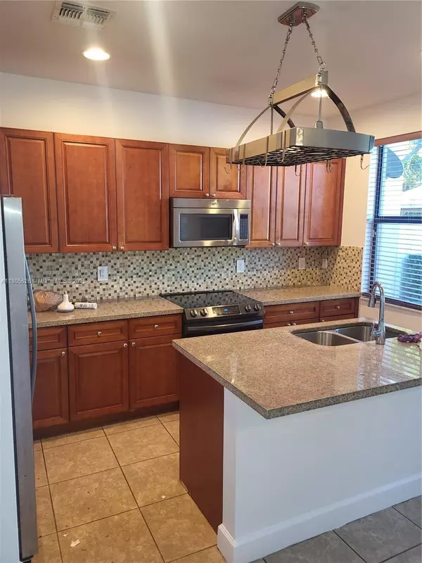 Tamarac, FL 33319,4904 NW 57th Ct #4904