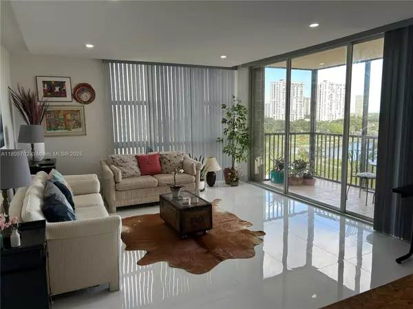 Aventura, FL 33180,20335 W Country Club Dr #903