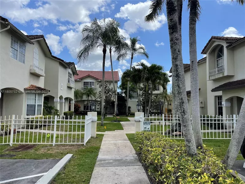 805 NW 108th Ter #7L5, Pembroke Pines, FL 33026