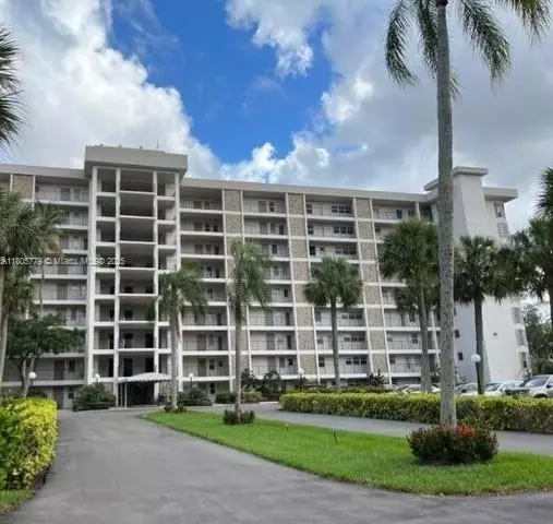 3150 N Palm Aire Dr #402, Pompano Beach, FL 33069