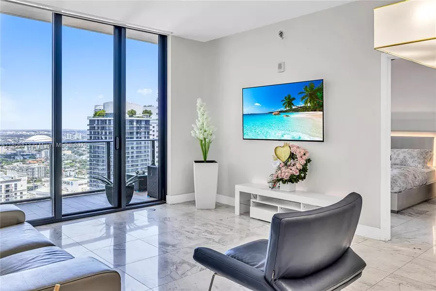 1010 Brickell Ave #4809, Miami, FL 33131