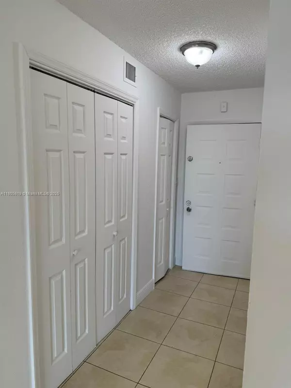Hialeah, FL 33015,7010 NW 186th St #5-514