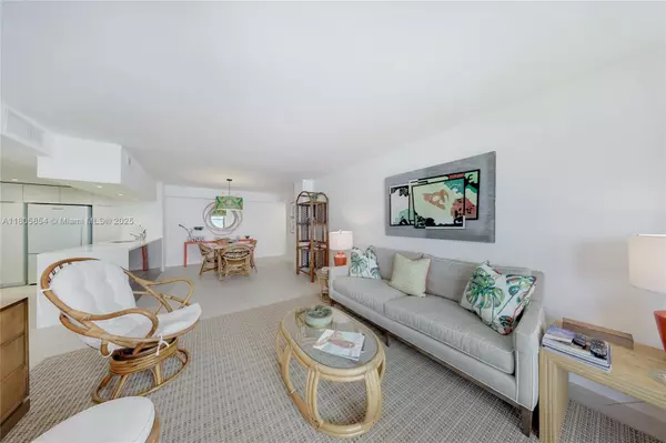 Miami Beach, FL 33139,1621 Collins Ave #807