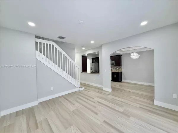 Pembroke Pines, FL 33028,884 NW 170th Ter