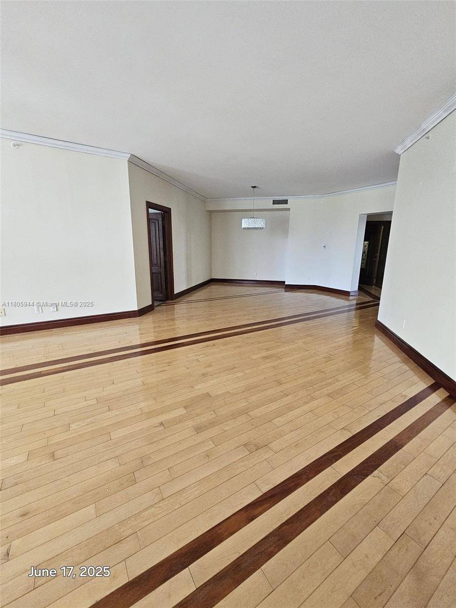 Aventura, FL 33180,21050 Point Pl #501