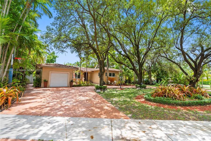 1090 MEADOWLARK AVE, Miami Springs, FL 33166