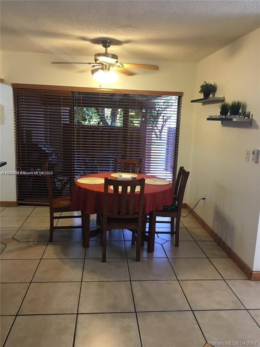 Miami, FL 33172,445 W Park Dr #104-4