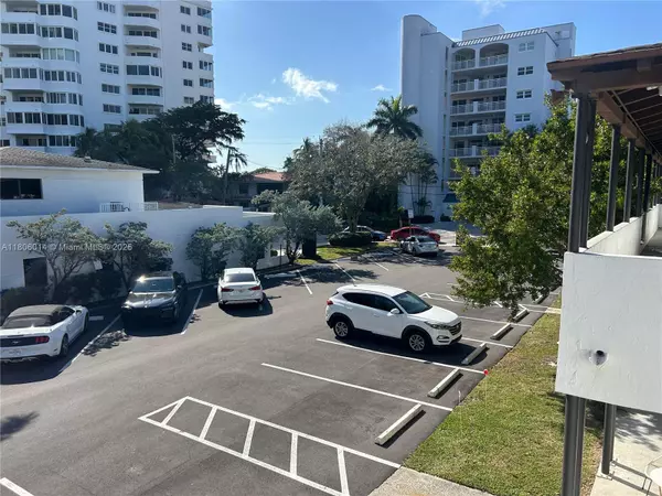 300 Sunset Dr #9, Fort Lauderdale, FL 33301
