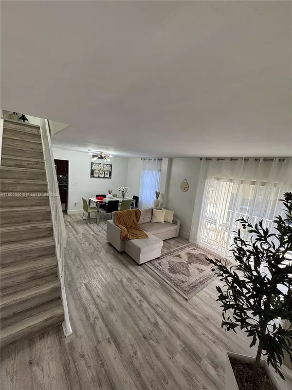 1570 W 46th St #232, Hialeah, FL 33012