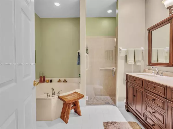 2530 E Aragon Blvd #1, Sunrise, FL 33313