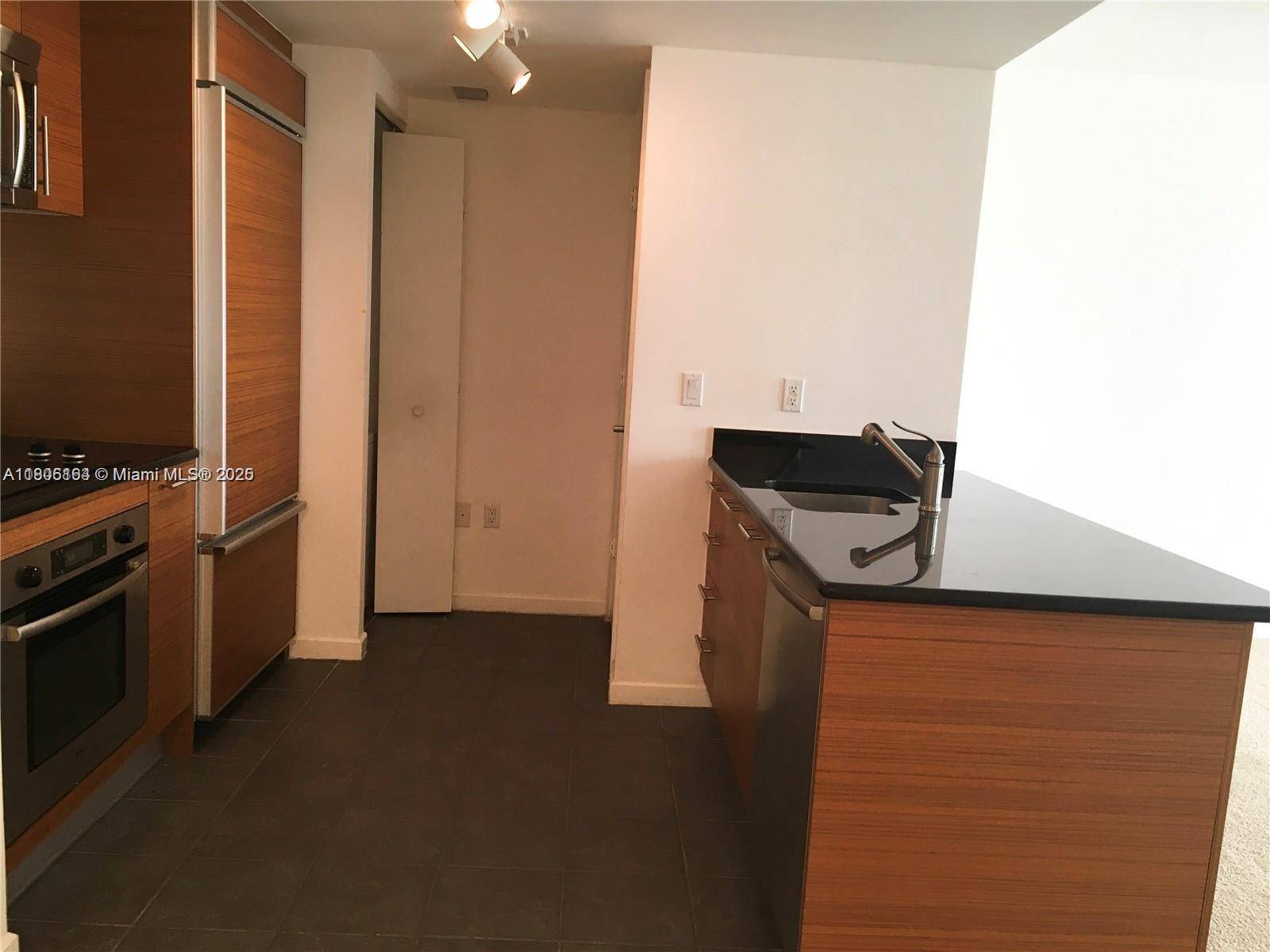 Miami, FL 33132,50 Biscayne Blvd #1607