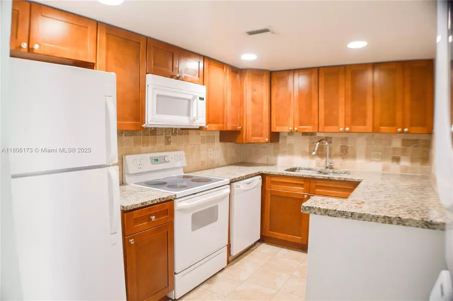 733 SE 1st Way #206, Deerfield Beach, FL 33441