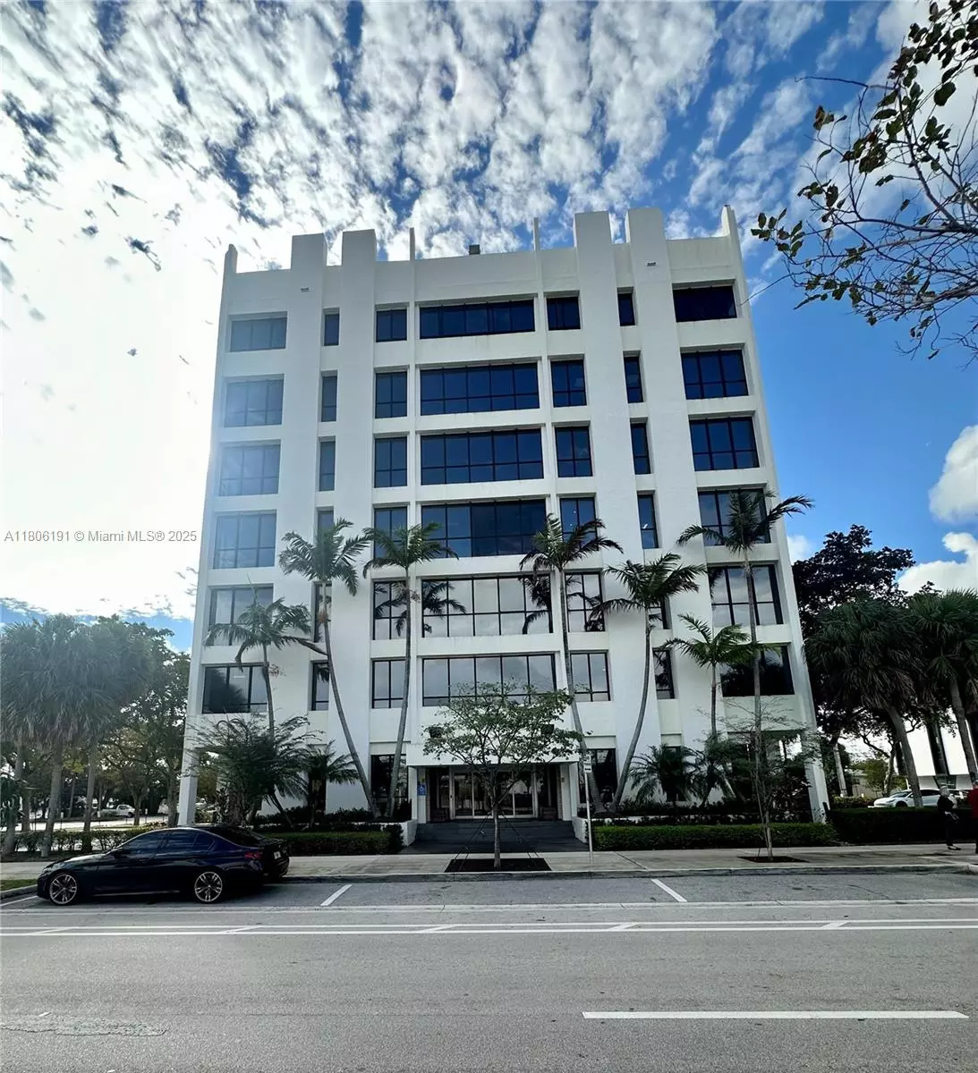 Hollywood, FL 33020,2450 Hollywood Blvd #303A