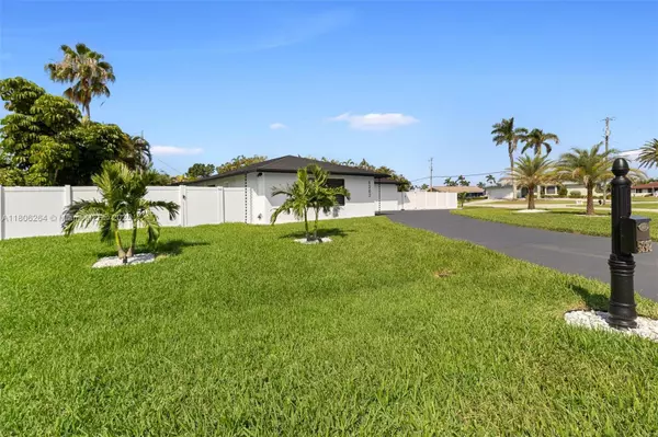 Cape Coral, FL 33904,5202 Elm