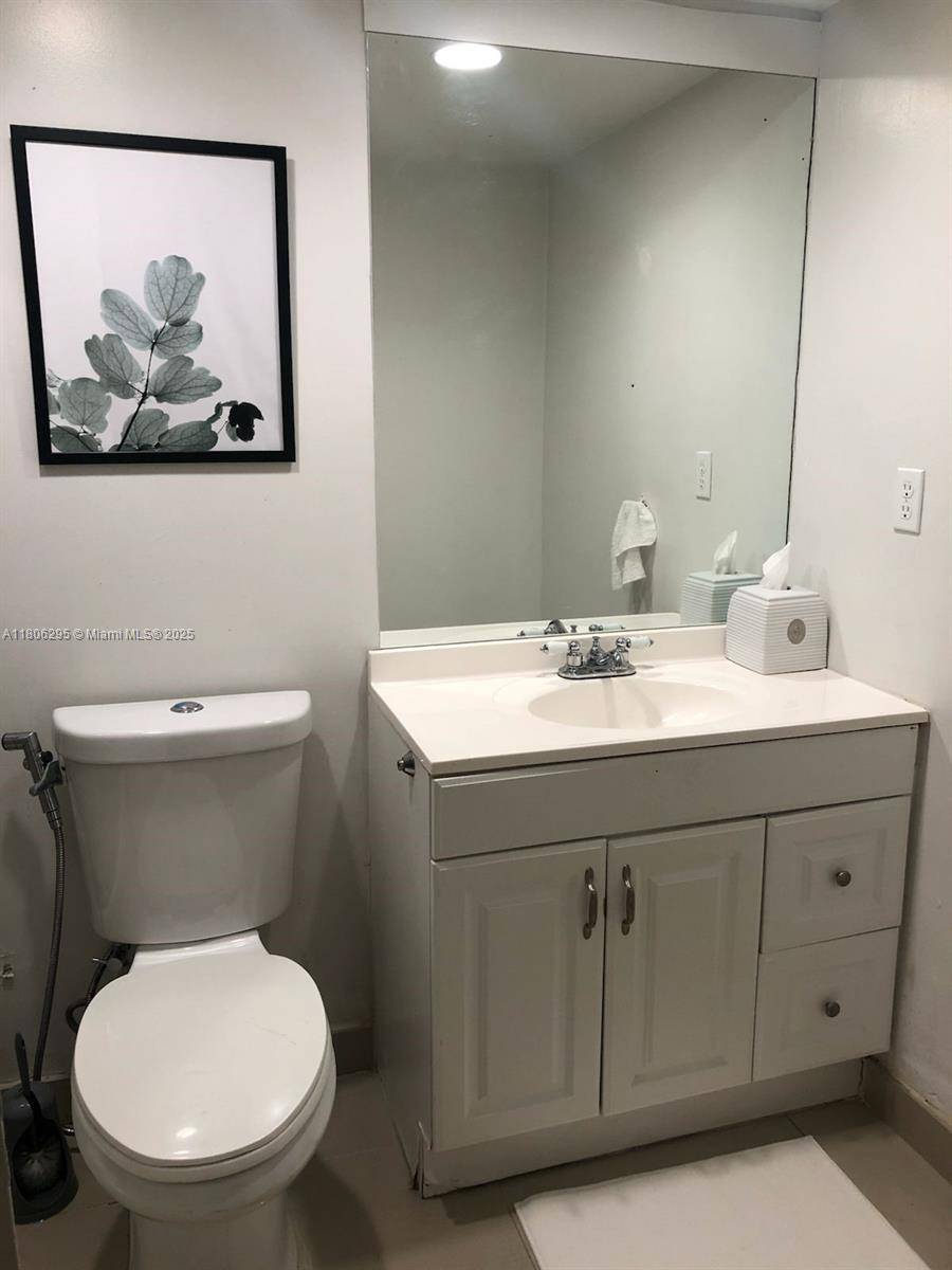 Hollywood, FL 33019,3901 S Ocean Dr #1B