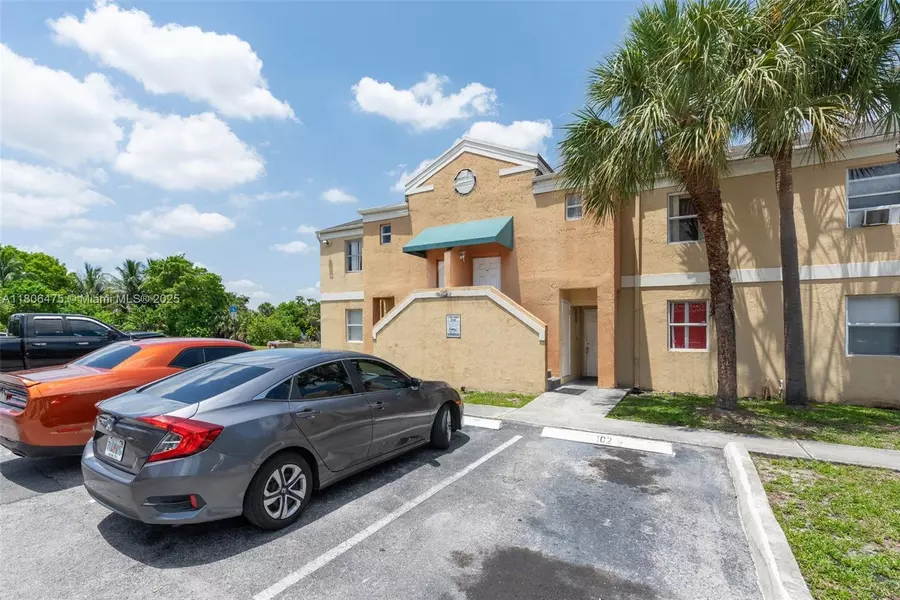 2401 NW 56th Ave #3-202, Lauderhill, FL 33313