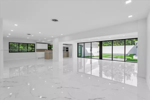Miami Beach, FL 33139,112 E 1st Ct