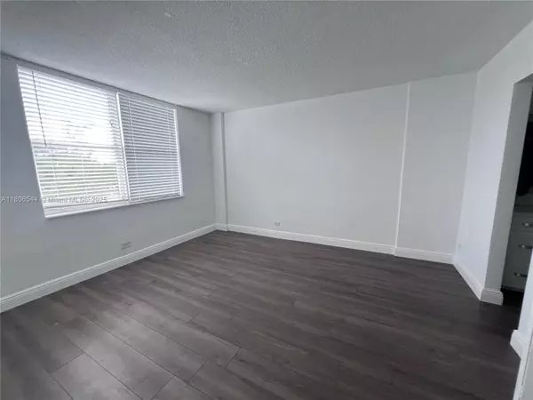 North Miami Beach, FL 33160,3660 NE 166th St #409