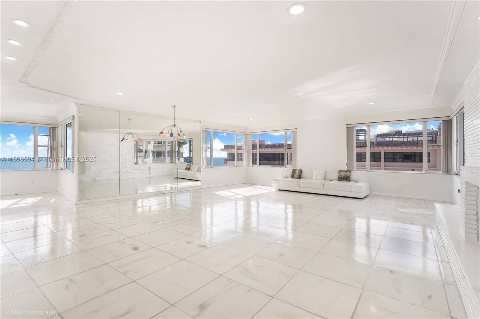 Miami Beach, FL 33140,5255 Collins Ave #14D