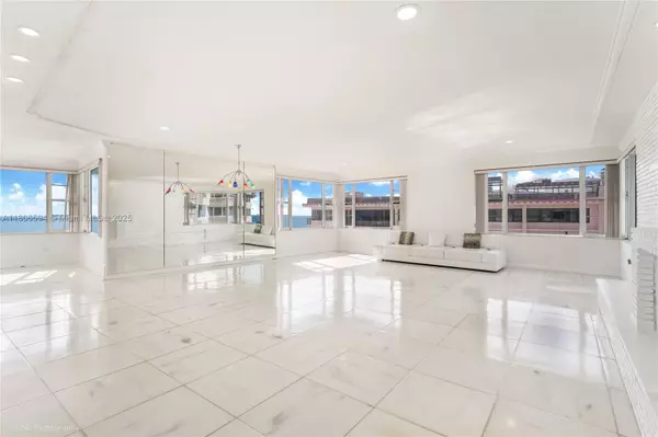 Miami Beach, FL 33140,5255 Collins Ave #14D