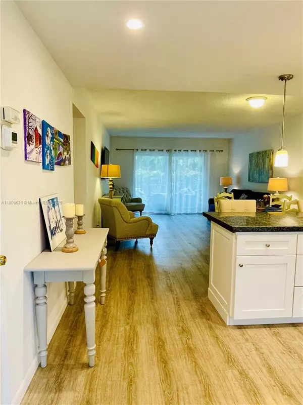 Hollywood, FL 33021,1000 Hillcrest CT. #111