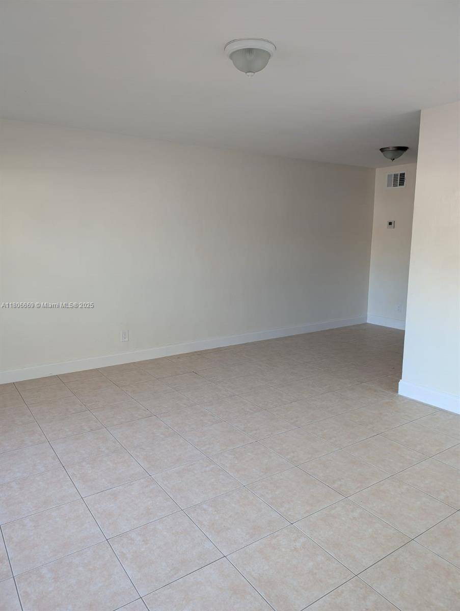 Fort Lauderdale, FL 33311,1118 NW 2nd Ave #1118