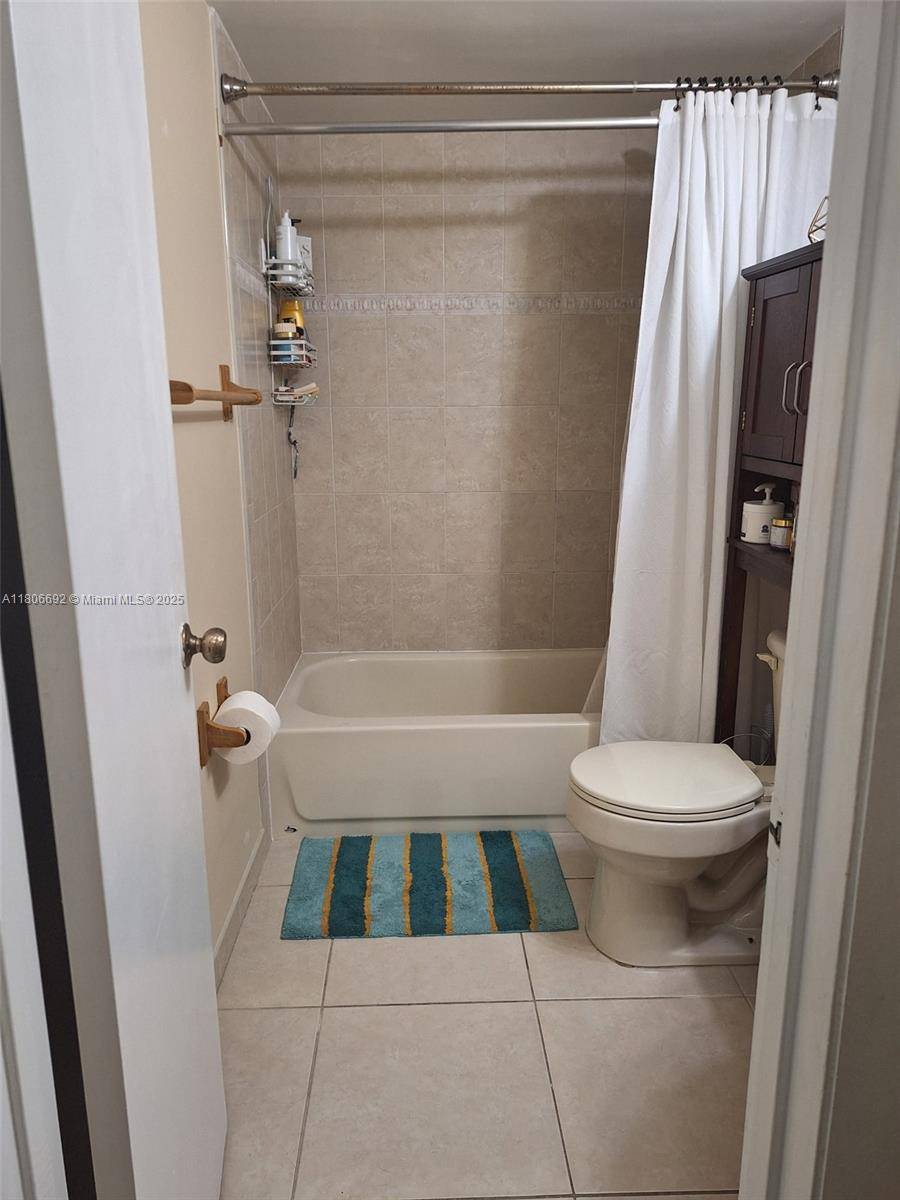 Coral Springs, FL 33065,2701 Riverside Dr #202-B