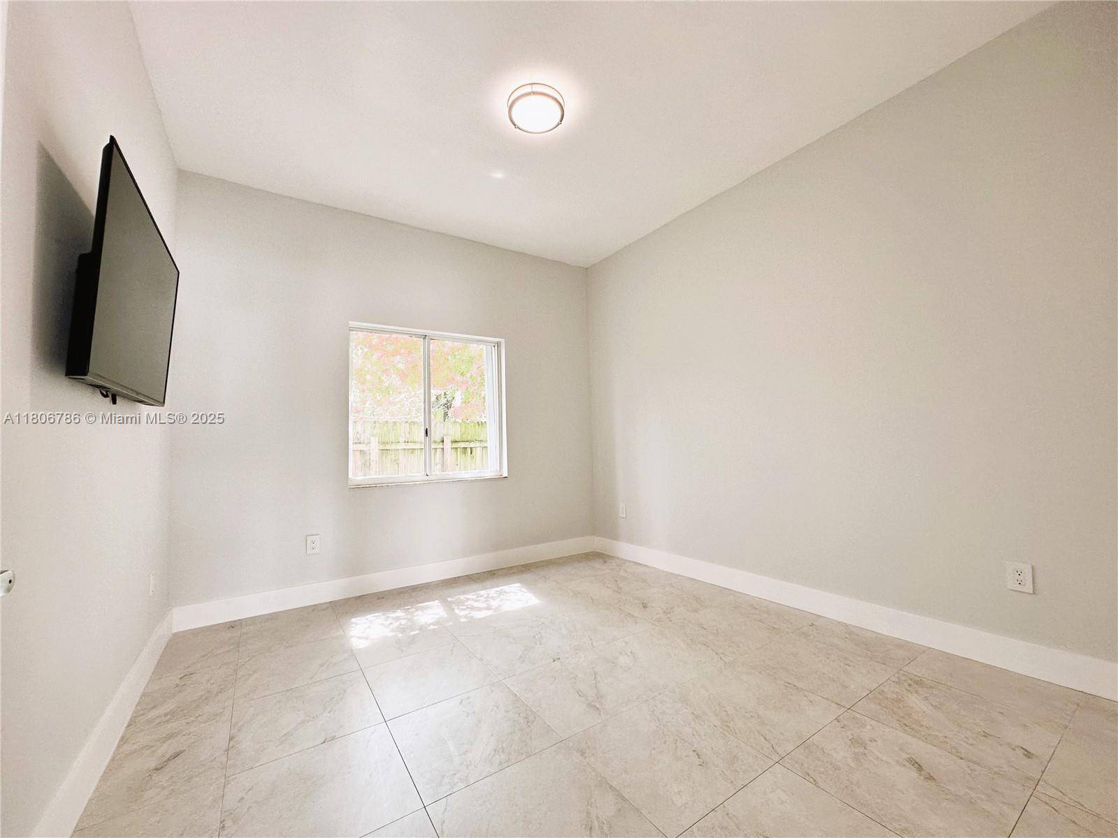 Miami, FL 33135,842 SW 14th Ave #5