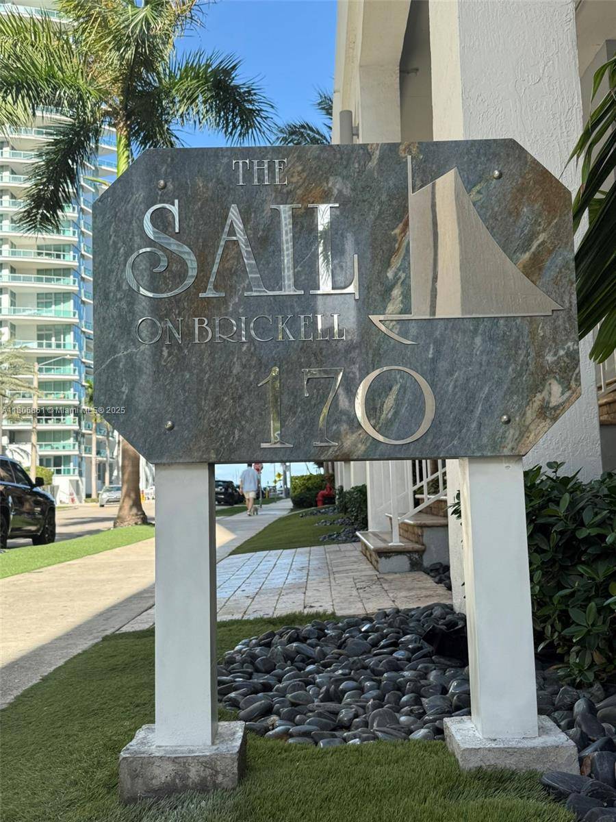 Miami, FL 33131,170 SE 14th St #1105