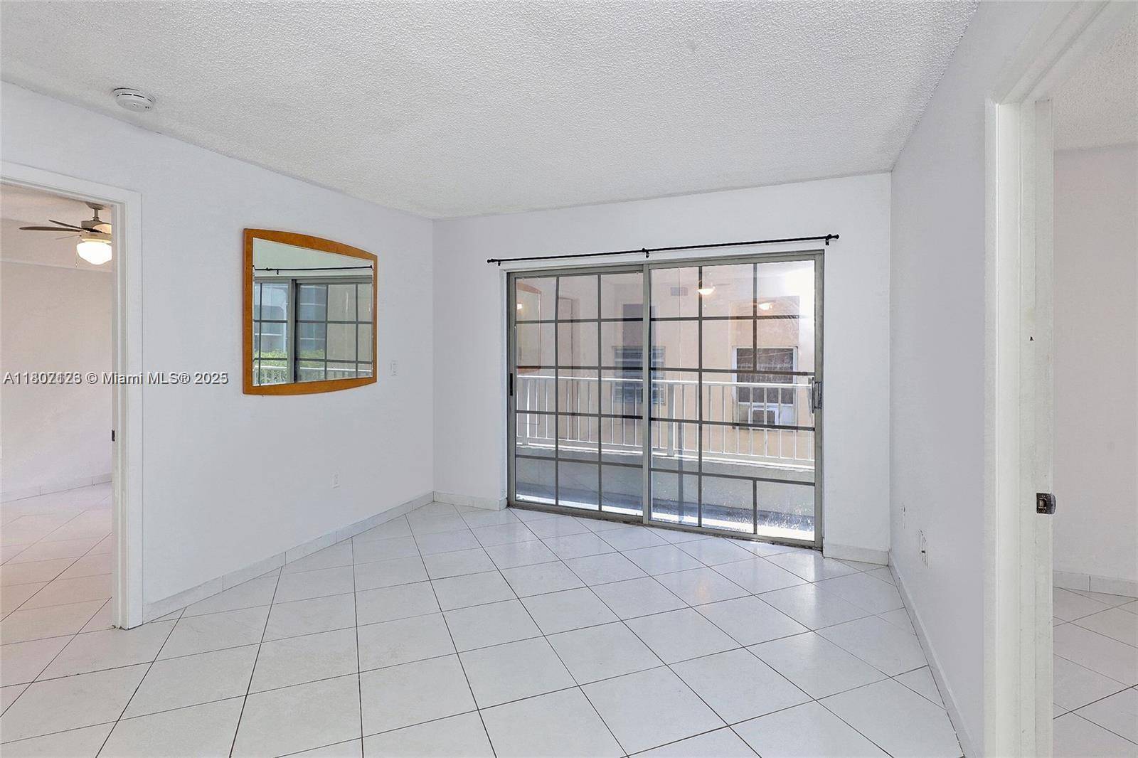 Miami Beach, FL 33140,2600 Collins Ave #405