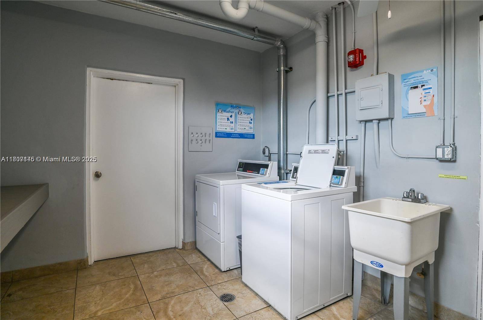 Hallandale Beach, FL 33009,1425 Atlantic Shores Blvd #204