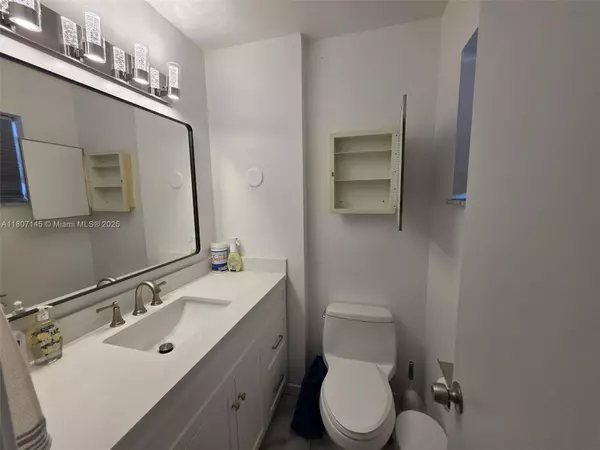 Hallandale Beach, FL 33009,1425 Atlantic Shores Blvd #204
