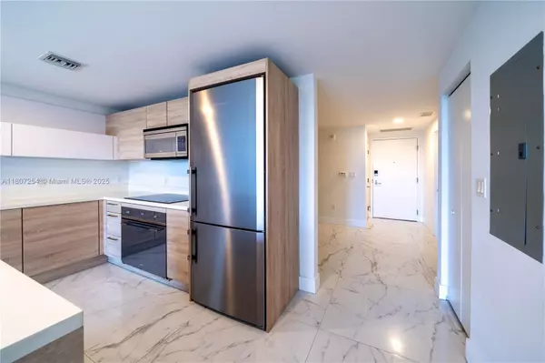 16385 Biscayne Blvd #417, North Miami Beach, FL 33160