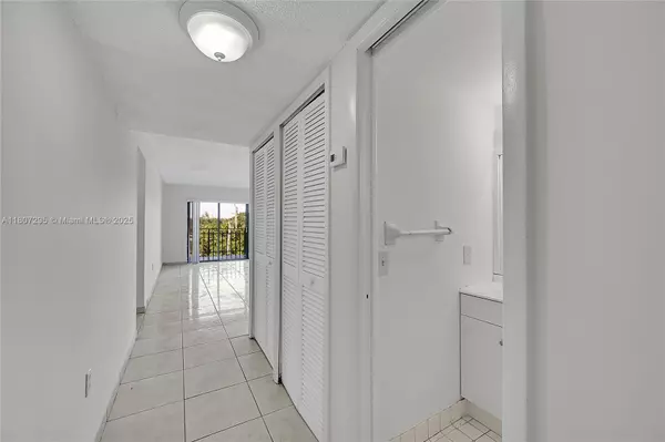Miami, FL 33161,650 NE 149th St #406A