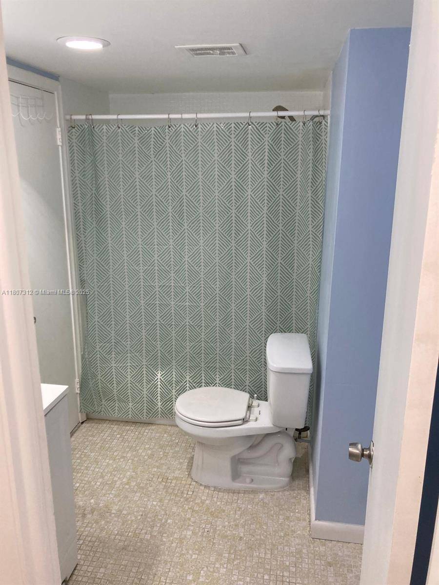 North Miami Beach, FL 33160,3703 NE 166th St #905