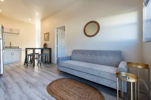 Hallandale Beach, FL 33009,115 SE 2nd St