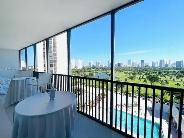 Aventura, FL 33180,20301 W Country Club Dr #1226