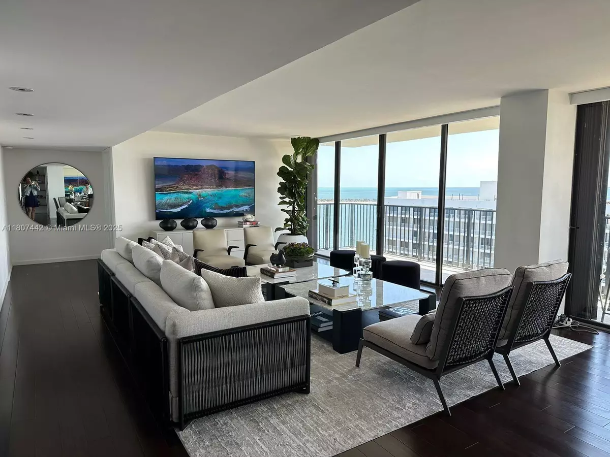 Miami, FL 33131,1450 Brickell Bay Dr #1907