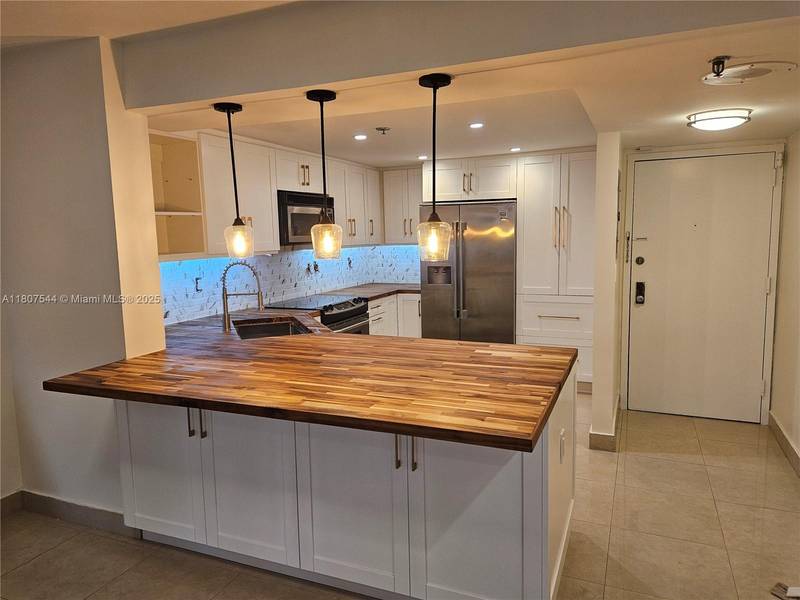 2625 Collins Ave #1408, Miami Beach, FL 33140
