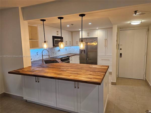 2625 Collins Ave #1408, Miami Beach, FL 33140