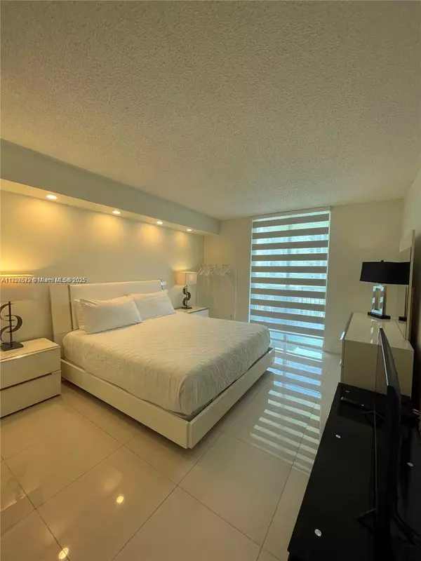 Sunny Isles Beach, FL 33160,17555 Atlantic Blvd #702