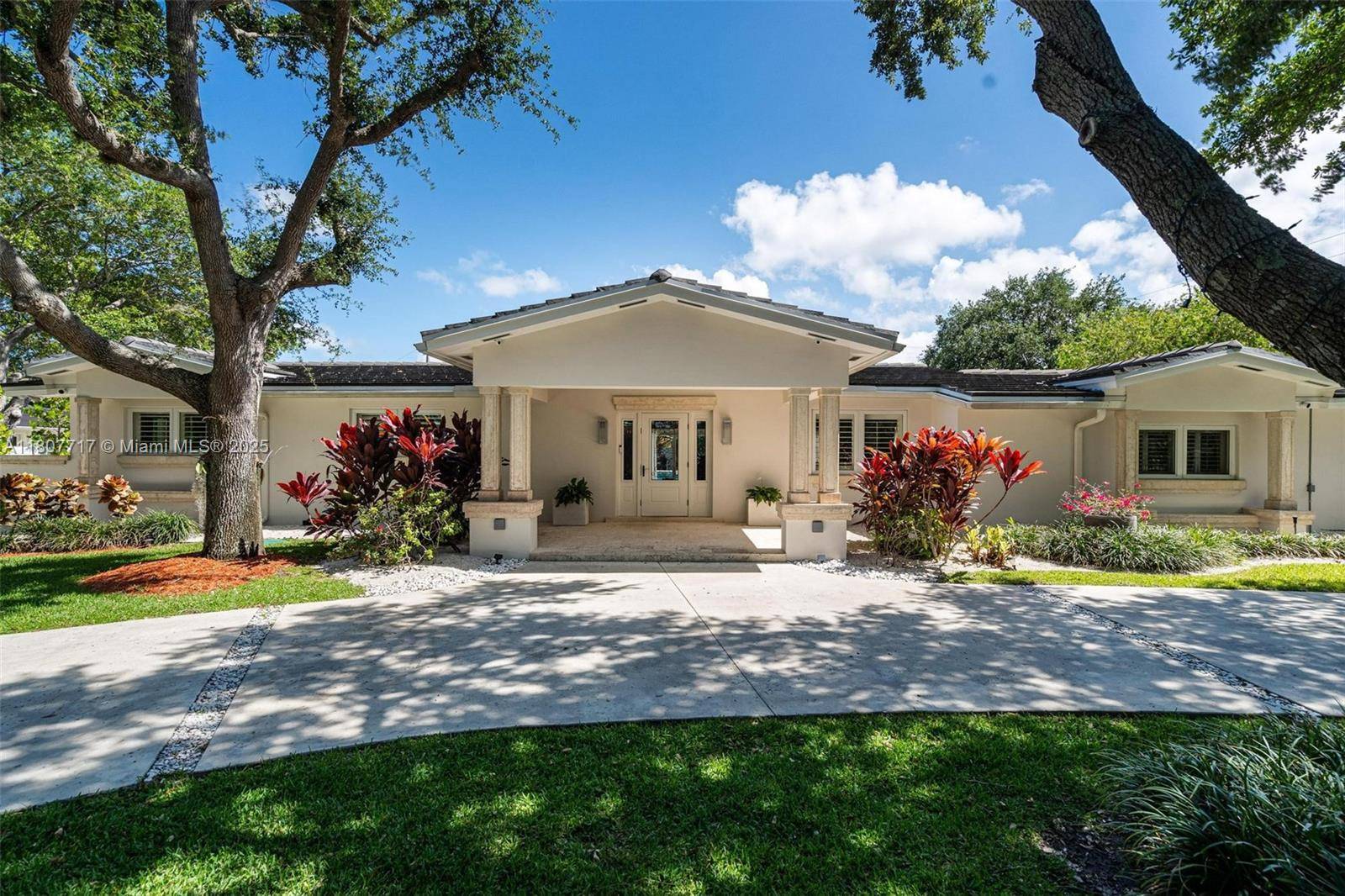 Pinecrest, FL 33156,7160 SW 124th St