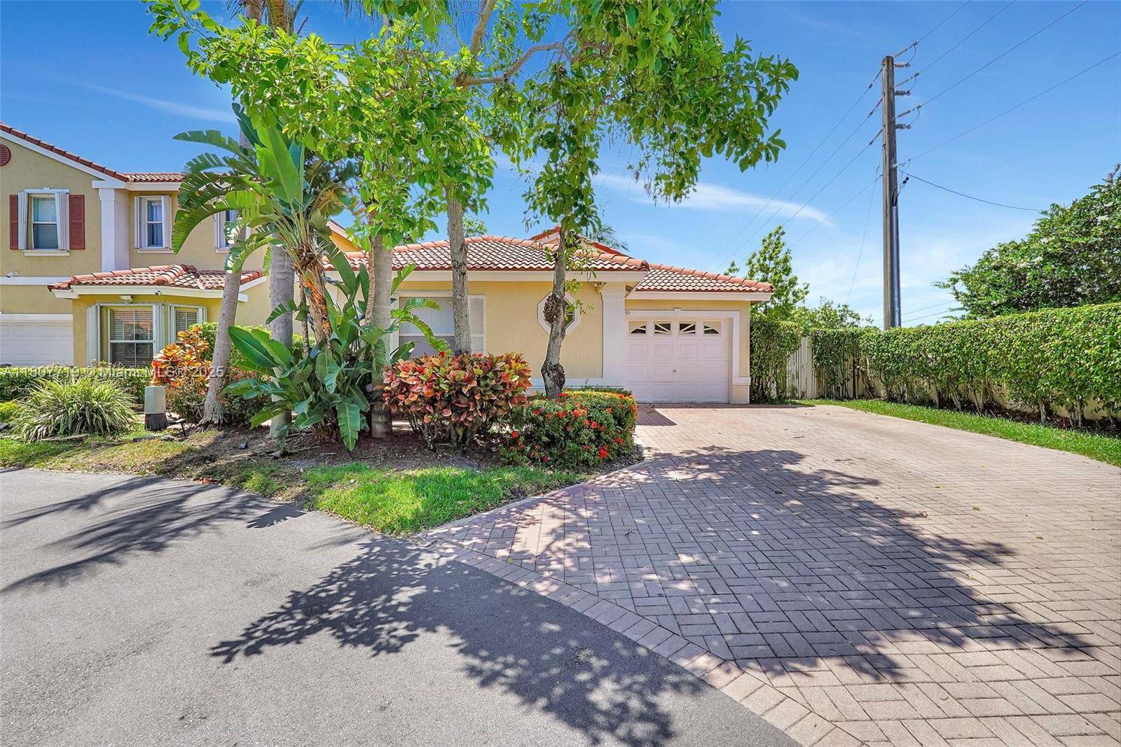1150 Queen Palm Ct, Hollywood, FL 33019